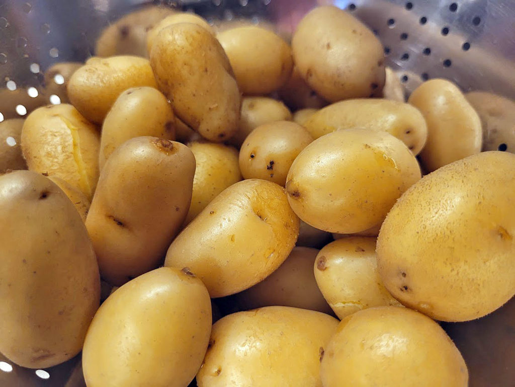 BBQ County Marinierte Kartoffeln abgießen