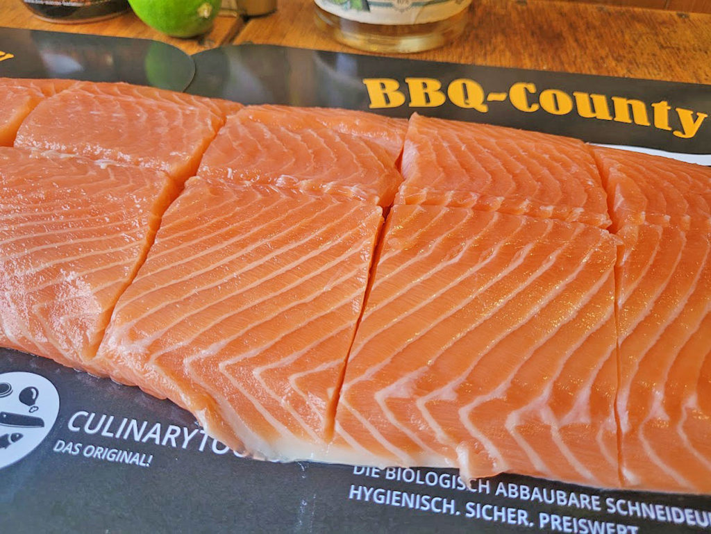 BBQ County Pulled Lachs einschneiden