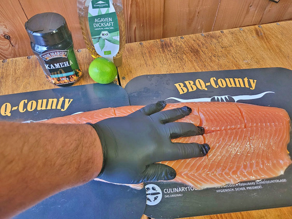 BBQ County Pulled Lachs Rum einmassieren